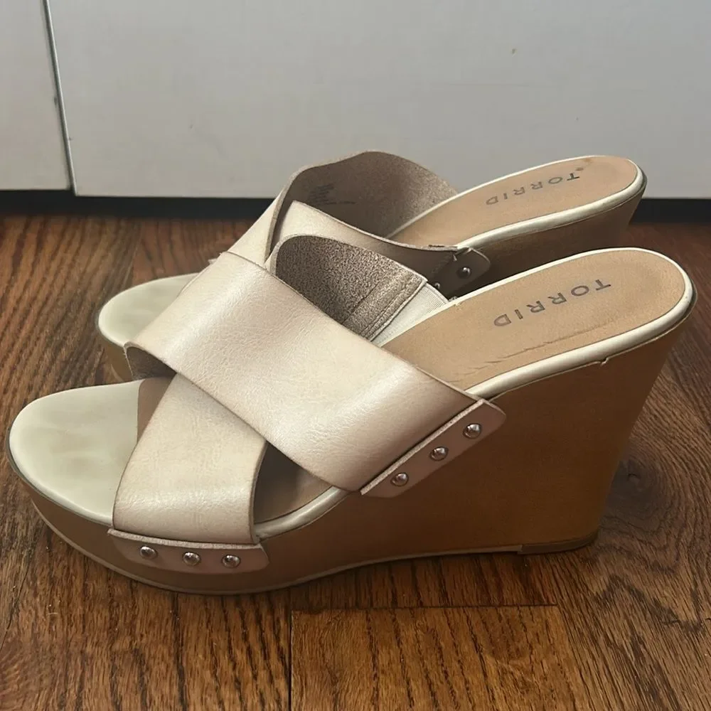 Torrid Faux Wood Platform Wedge Sandals Size 9.5 Wide Width